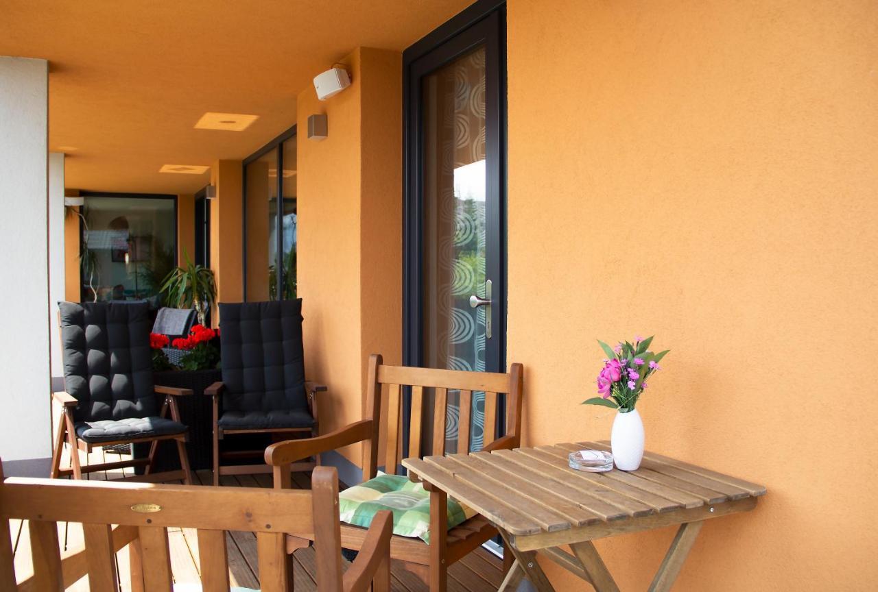 Penzion Cafe Na Svahu Cheb Esterno foto